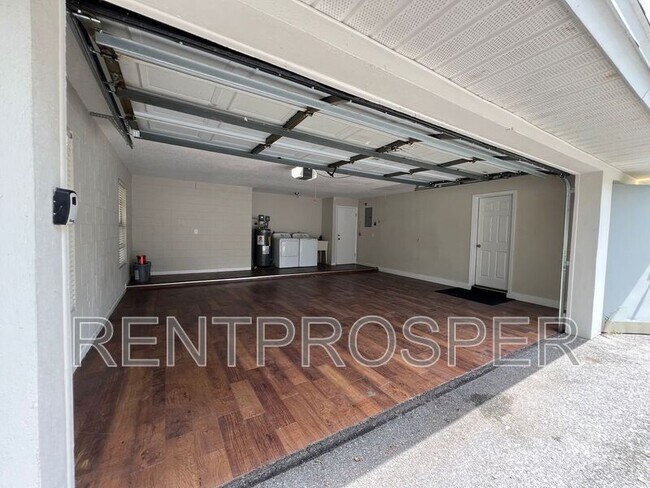 Building Photo - 360 Vincent Dr