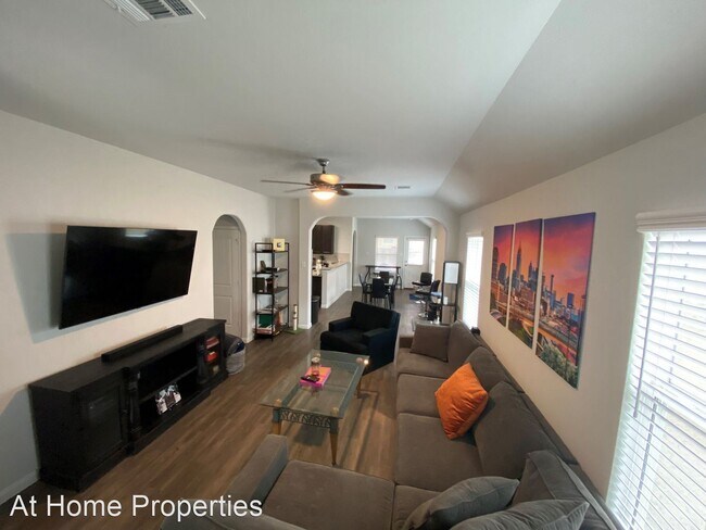 Building Photo - 3 br, 2 bath House - 991 Crossing Drive