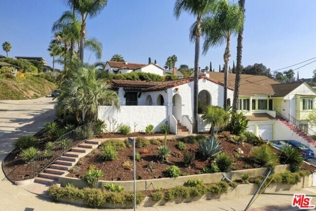 Building Photo - 2634 Lakewood Ave N