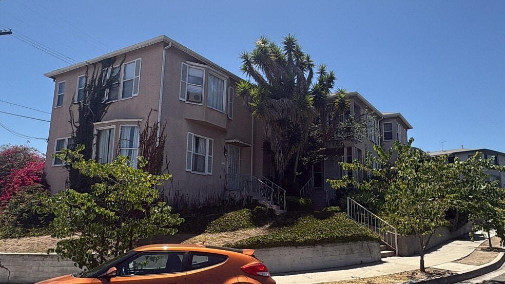 Building Photo - 5631 Edgemar Ave