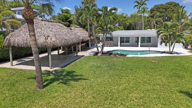 Building Photo - 930 S Lakeside Dr