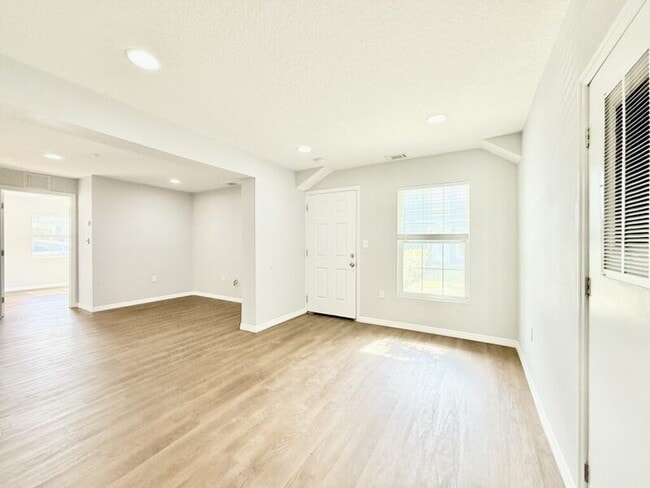 Building Photo - 425 F St