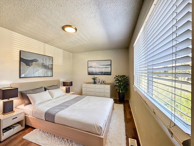 Building Photo - 1105 Mt View Ln