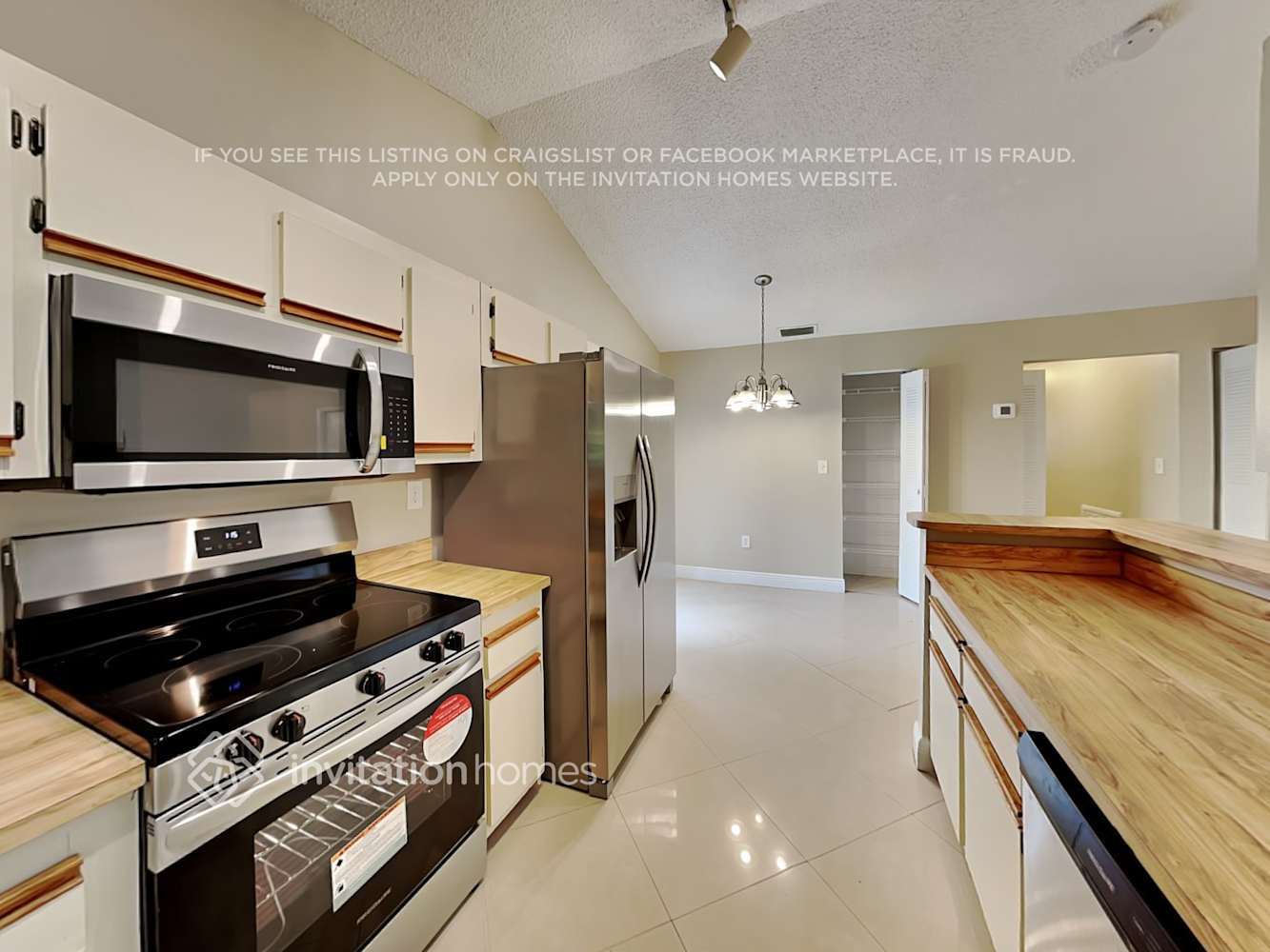 Building Photo - 10025 SW 139th Pl