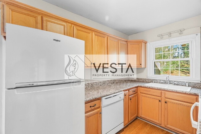 Building Photo - 18 Canterbury Rd