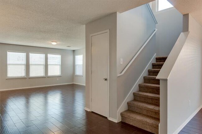 Building Photo - 3821 Bandera Ranch Rd