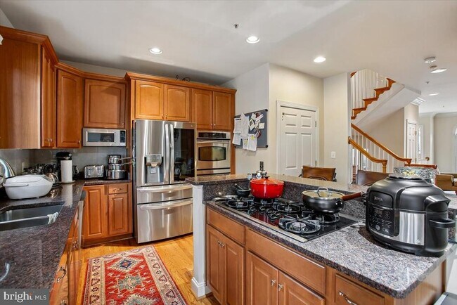 Building Photo - 1309 McLean Crest Ct