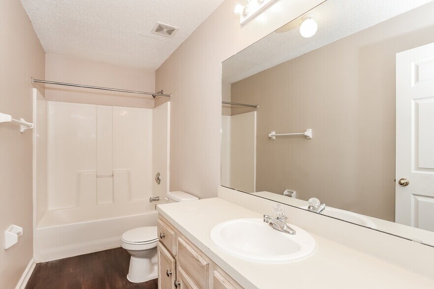 Building Photo - 3410 Guernsey Ct