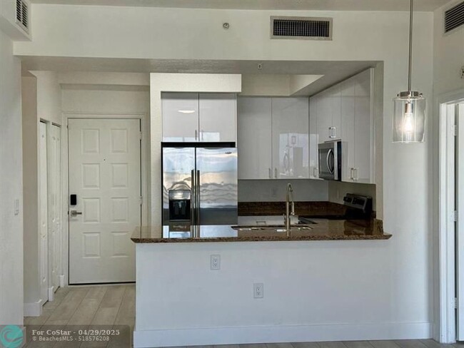 Building Photo - 1830 Radius Dr