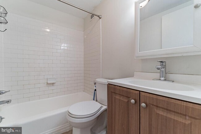 Building Photo - 10201 Grosvenor Pl