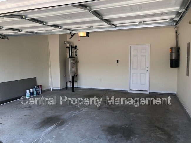 Building Photo - 547 Clairidge Dr