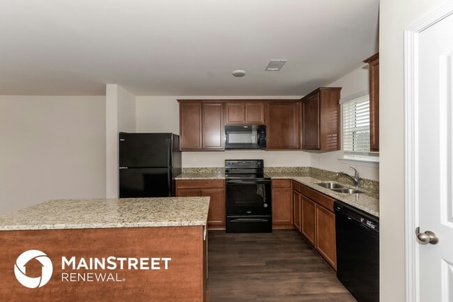 Building Photo - 2714 Swarm Ct