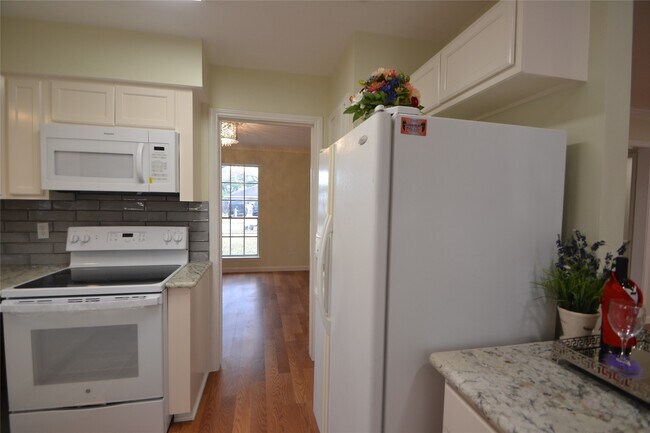 Building Photo - 12711 Westleigh Dr
