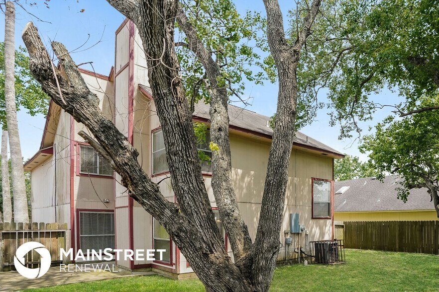 Building Photo - 16322 Petaluma Dr