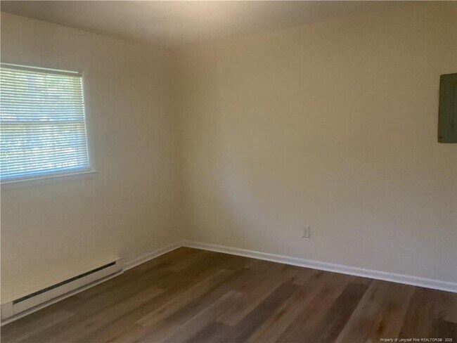 Building Photo - 814 Varsity Dr