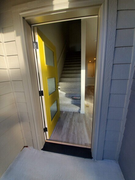 Building Photo - 2794 Barnstormer St