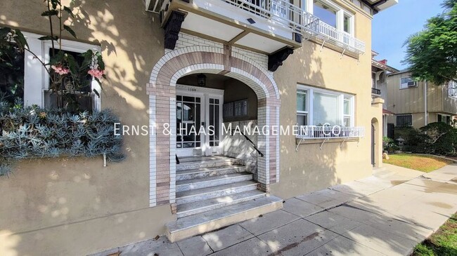 Building Photo - Cozy Condo in Prime Alamitos Beach Neighbo...