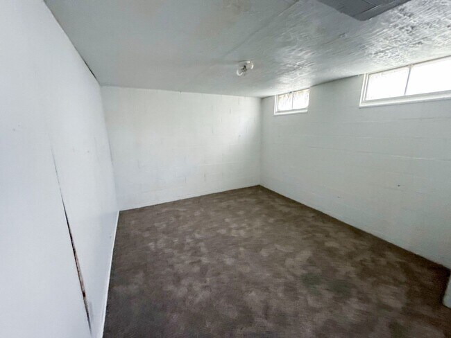 Building Photo - Newly Rehabbed 3BR Home in Hamilton Schools w/ Full Basement & Bonus Room