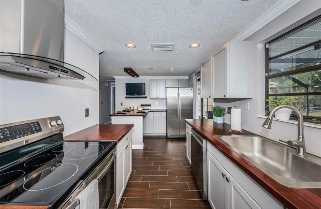 Building Photo - 9383 86th Ave