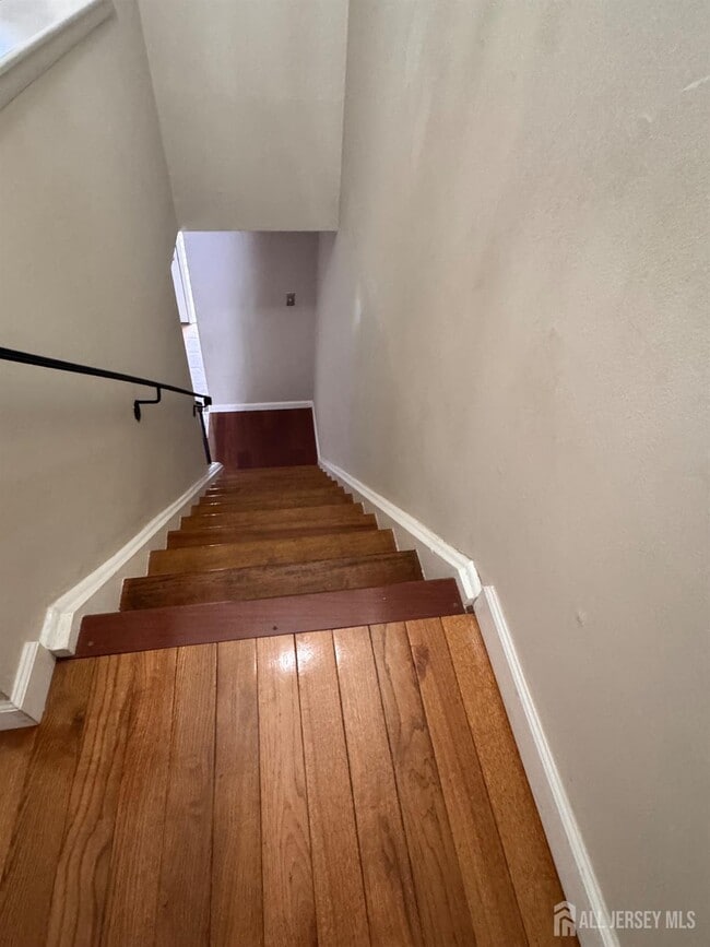 Building Photo - 489 Madison Dr