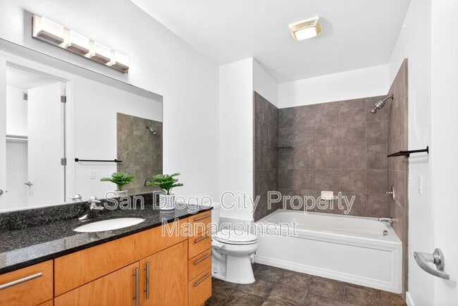 Building Photo - 1025 Island Ave