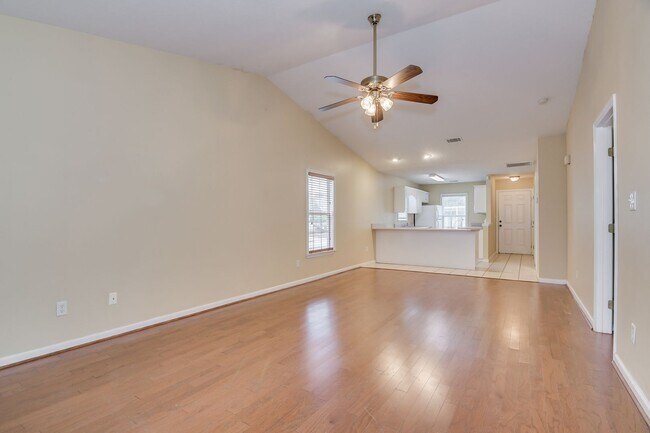 Building Photo - End Unit Townhouse