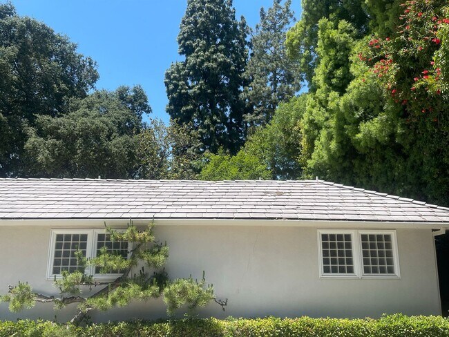 Building Photo - Coming Soon! Cozy home in South Pasadena.