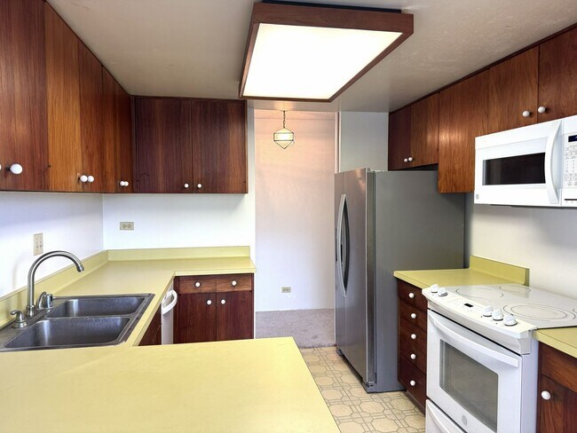 Building Photo - 250 Kawaihae St