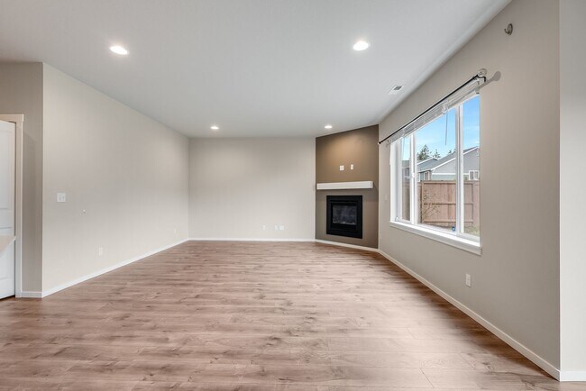 Building Photo - Beautiful Newer Build 5 Bed 3 Bath Beaverton Rental Home!