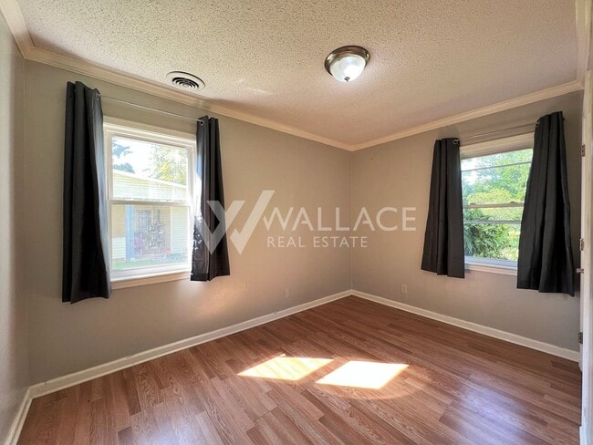 Building Photo - NO STEPS...RANCHER HOME LOCATED IN FOUNTAI...
