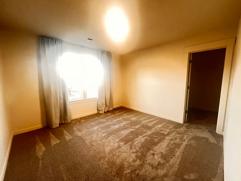 Building Photo - 7327 S 13th St