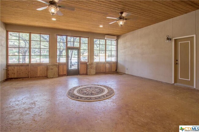 Building Photo - 2623 Kangaroo Ct