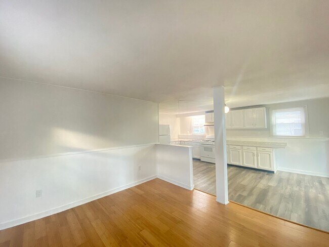 Building Photo - 30 Thorwald Ave