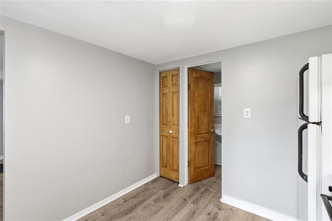 Building Photo - 424 Glenfield Rd
