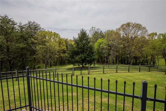 Building Photo - 14198 Rolling Hills Dr