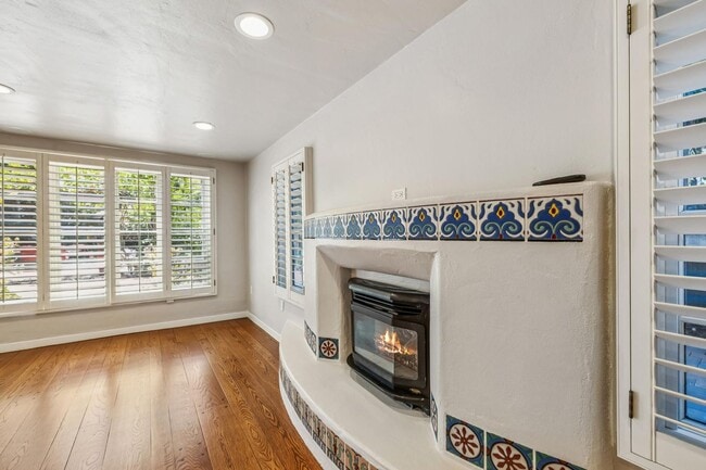 Building Photo - Mediterranean Beauty in Crescent Park – 5B...