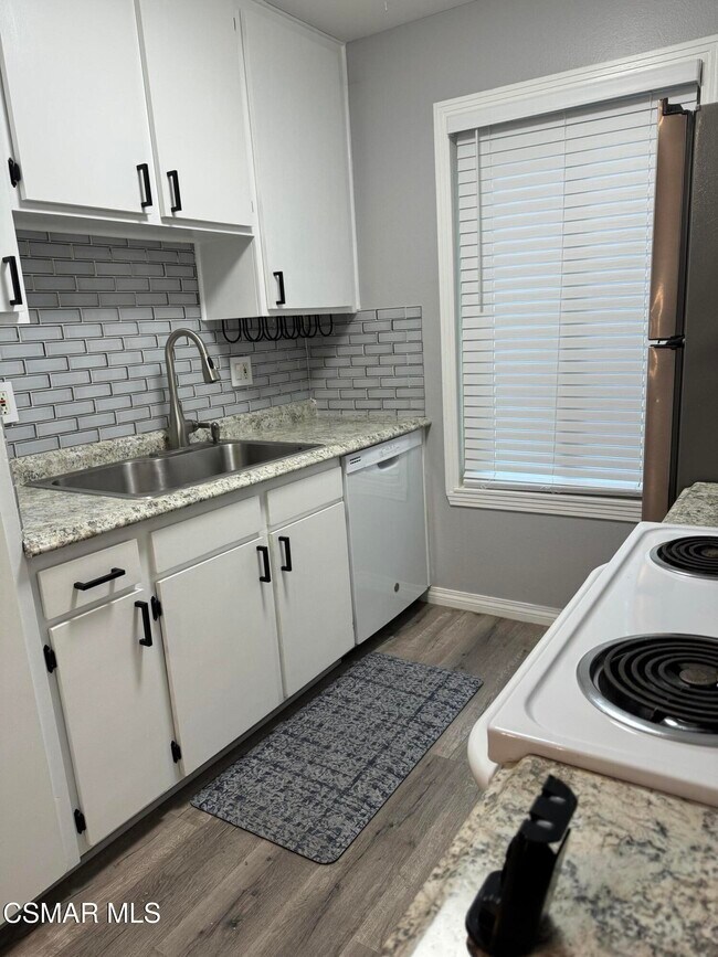 Building Photo - 1652 Orinda Ct