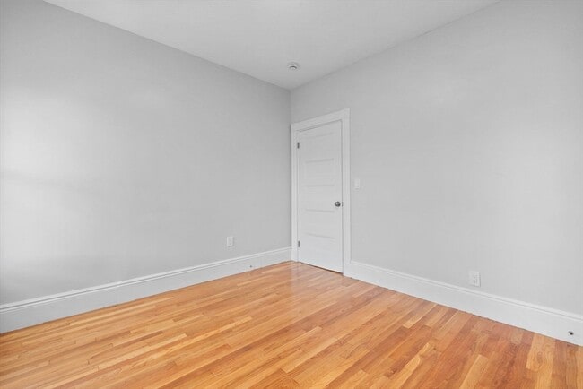 Building Photo - 67 Romsey St