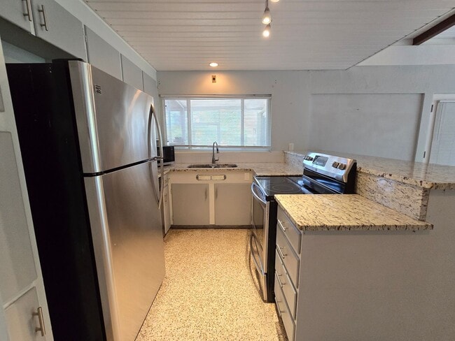 Building Photo - 6346 Beechwood Ave