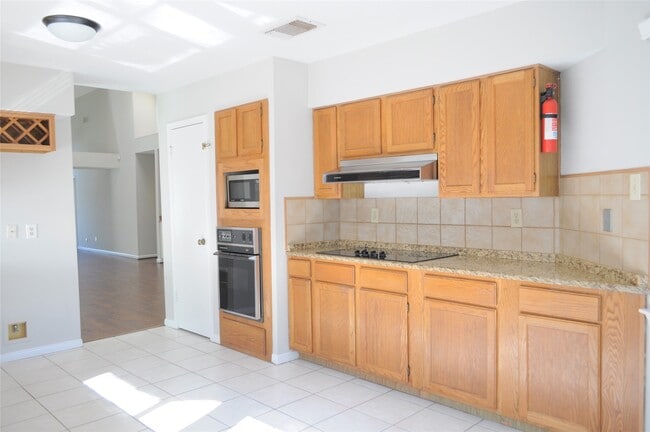 Building Photo - 8639 Sparkling Springs Dr