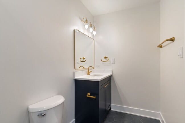 Building Photo - Renovated 3 bedroom in the heart of Logan Square - May 1st