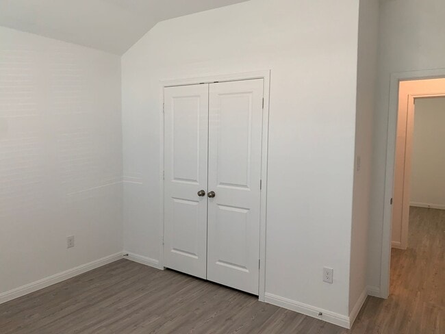 Building Photo - Luxury Vinyl Plank (No Carpet) /  Fridge Included / Office / Covered Back Patio / CISD
