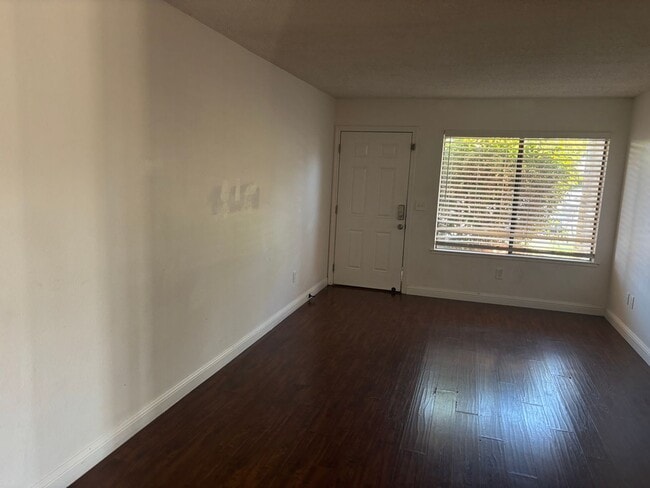Building Photo - Nice Duplex in Cul-De-Sac