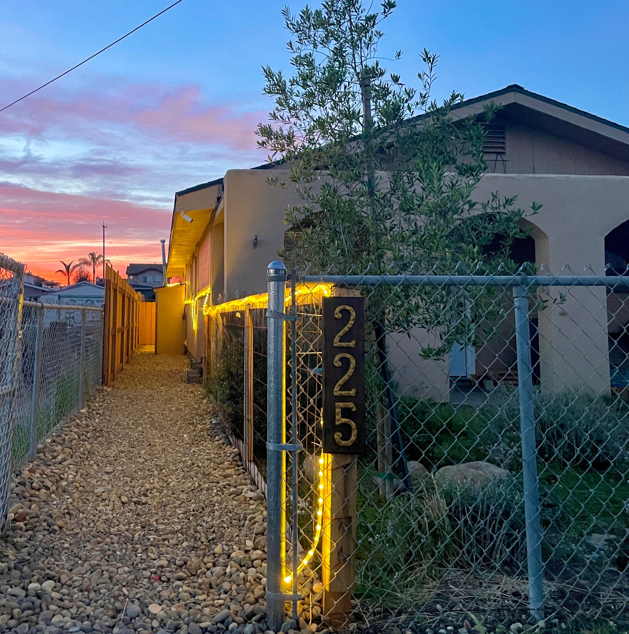 Building Photo - 225 E Branch St