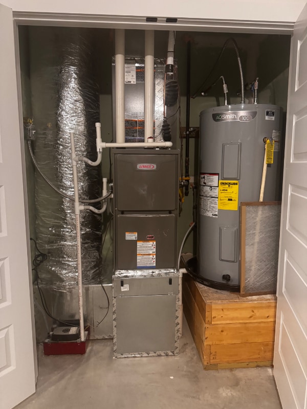 Building Photo - 935 N Labrador Ave