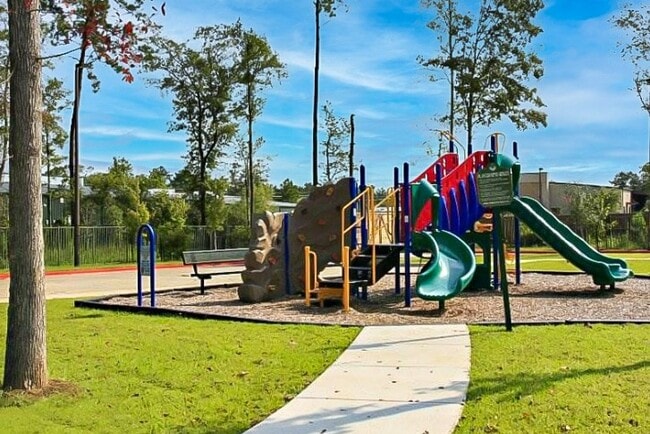 Building Photo - Pine Crest Apartments