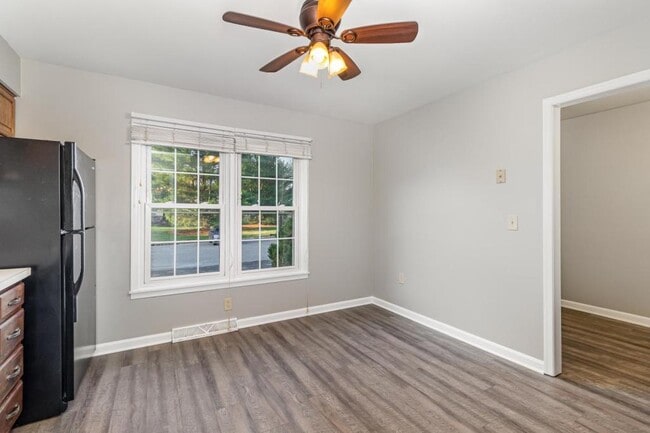 Building Photo - 618 Park Ridge Dr