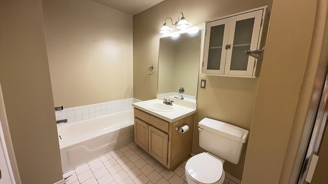 Building Photo - Welcome to this charming 3-bedroom, 2-bath...