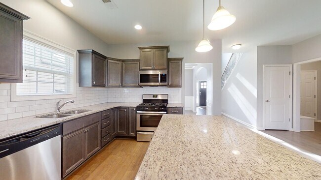 Building Photo - Beautiful 2 Story Home in W Richland