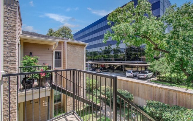 Building Photo - 716 Bering Dr